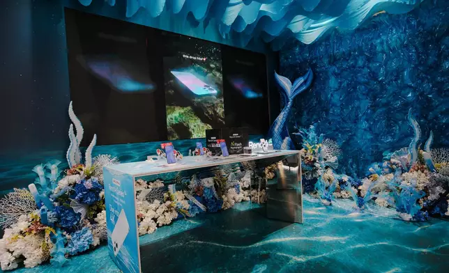 Immersive Display in OPPO Retail Stores