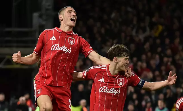 Nottingham Forest's Nikola Milenkovic, left celebrates with teammates after scoring his sides third goal during the Europa League opening phase soccer match between Nottingham Forest and Malmo in Nottingham, England, Thursday, Nov. 27, 2025. (AP Photo/Rui Vieira)