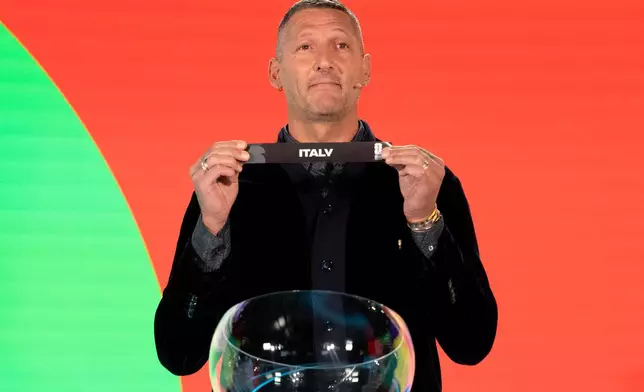 Marco Materazzi draws Italy during the FIFA World Cup 2026 playoff draw in Zurich, Switzerland, Thursday, Nov. 20, 2025. (Claudio Thoma/Keystone via AP)