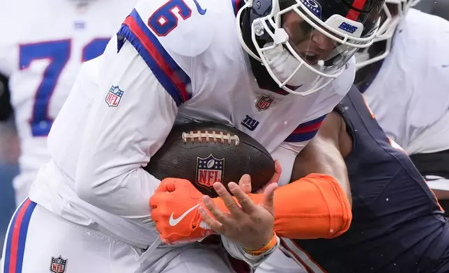 New York Giants quarterback Jaxson Dart (6) scores a touchdown during the first half of an NFL football game against the Chicago Bears, Sunday, Nov. 9, 2025, in Chicago. (AP Photo/Nam Y. Huh)