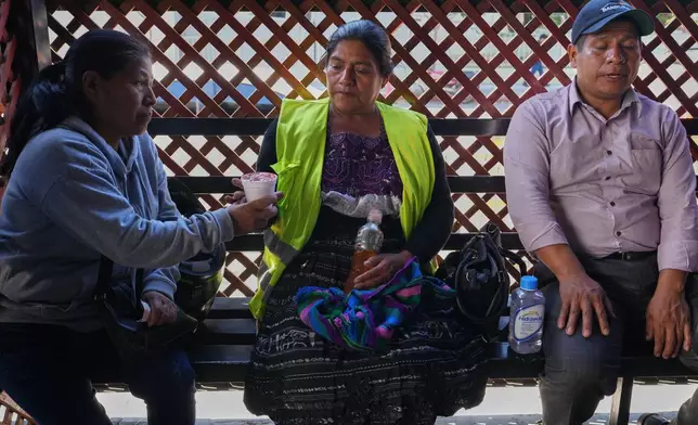 Vilma Pérez, center, the mother of migrant Maria Florinda Ríos Perez who was killed in Indiana, waits for her body outside La Aurora International Airport in Guatemala City, Sunday, Nov. 23, 2025. (AP Photo/Moises Castillo)