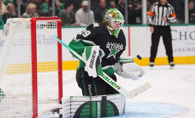 Dallas Stars goaltender Jake Oettinger plays during the second period of an NHL hockey game against the Utah Mammoth Friday, Nov. 28, 2025, in Dallas. (AP Photo/LM Otero)