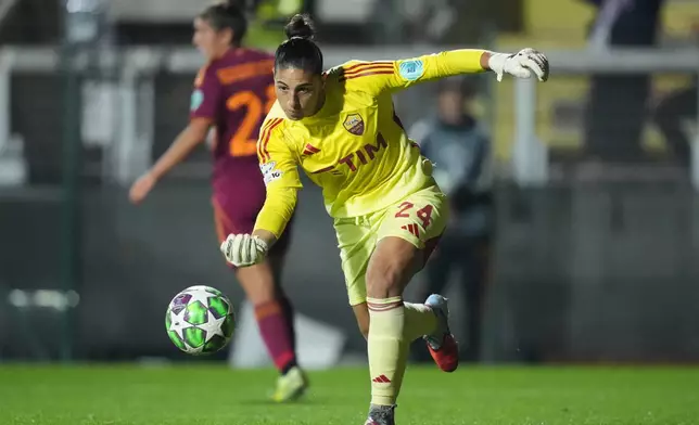 Roma's goalkeeper Rachele Baldi distributes the ball during the women's Champions League soccer match between Roma and Valerenga, in Rome, Tuesday, Nov. 11, 2025. (Alfredo Falcone/LaPresse via AP)