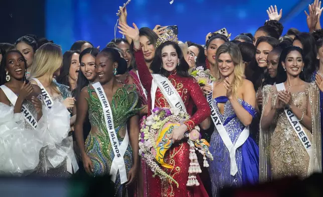 Miss Mexico Fatima Bosch, center, celebrates after winning the 2025 Miss Universe pageant in Nonthaburi, north of Bangkok, Thailand, Friday, Nov. 21, 2025. (AP Photo/Sakchai Lalit)