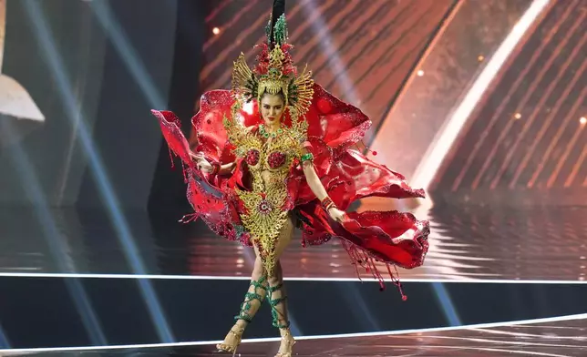 Miss Laos Lattana Munvilay competes in the national costume competition at the Miss Universe Beauty Pageant in Nonthaburi province, Thailand, Wednesday, Nov. 19, 2025. (AP Photo/Sakchai Lalit)