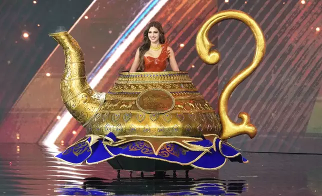 Miss Sri Lanka Lihasha White competes in the national costume competition at the Miss Universe Beauty Pageant in Nonthaburi province, Thailand, Wednesday, Nov. 19, 2025. (AP Photo/Sakchai Lalit)