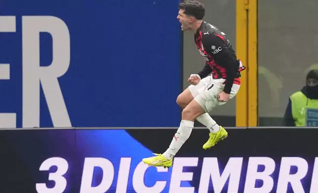 during the Serie A soccer match between Inter Milan and AC Milan in Milan, Italy, Sunday, Nov. 23, 2025. (AP Photo/Antonio Calanni)