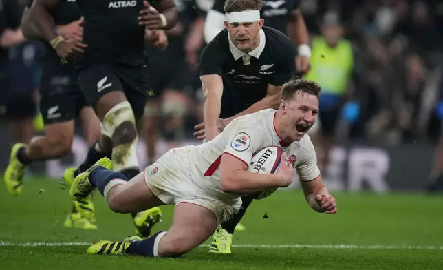 England Fraser Dingwall scores a try during the rugby union Nations Series match between England and New Zealand in London, Saturday, Nov. 15, 2025. (AP Photo/Kin Cheung)