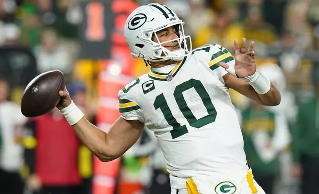 Green Bay Packers' Jordan Love throws during the first half of an NFL football game against the Pittsburgh Steelers Sunday, Oct. 26, 2025, in Pittsburgh. (AP Photo/Matt Freed)