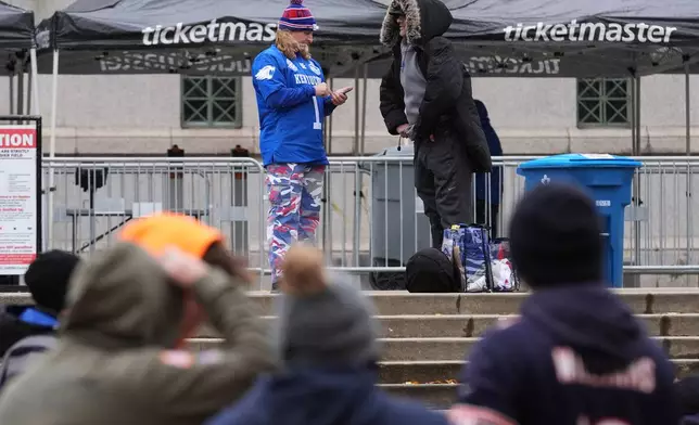 Fans bundle up before an NFL football game between the New York Giants and the Chicago Bears in Chicago, Sunday, Nov. 9, 2025. (AP Photo/Nam Y. Huh)