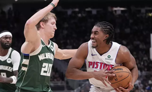 Milwaukee Bucks' AJ Green tries to stop Detroit Pistons' Jaden Ivey during the first half of an NBA basketball game Saturday, Nov. 22, 2025, in Milwaukee. (AP Photo/Morry Gash)