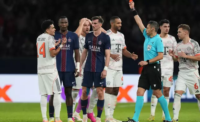 Referee Maurizio Mariani shows the red card to Bayern's Luis Diaz during the Champions League opening phase soccer match between Paris Saint-Germain and Bayern Munich in Paris, France, Tuesday, Nov. 4, 2025. (AP Photo/Thibault Camus)