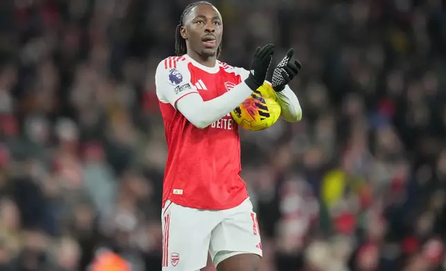 Arsenal's Eberechi Eze walks off the pitch after a Premier League soccer match between Arsenal and Tottenham in London, Sunday, Nov. 23, 2025. (AP Photo/Frank Augstein)