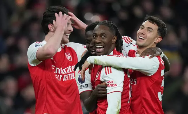 Arsenal's Eberechi Eze , centerm smiles after scoring during a Premier League soccer match between Arsenal and Tottenham in London, Sunday, Nov. 23, 2025. (AP Photo/Frank Augstein)