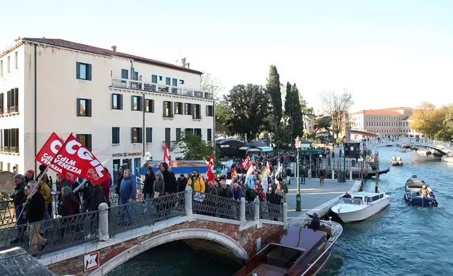 Workers and orchestra members of Venice’s La Fenice opera house, joined by other performing arts professionals, march through the city demanding the resignation of superintendent Nicola Colabianchi and artistic director Beatrice Venezi, in Venice, Italy, Monday, Nov. 10, 2025. (Paola Garbuio/LaPresse via AP)