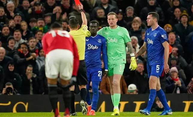 Everton's Idrissa Gueye, third right, gets a red card during the English Premier League soccer match between Manchester United and Everton in Manchester, England, Monday, Nov. 24, 2025. (AP Photo/Dave Thompson)