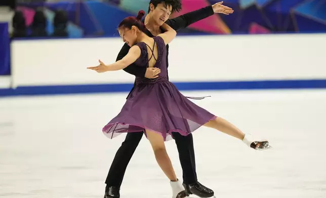 Maia Shibutani and Alex Shibutani, of the U.S., perform during the ice dance free dance program in the ISU Grand Prix of Figure Skating - NHK Trophy in Kadoma, east of Osaka, western Japan, Saturday, Nov. 8, 2025. (AP Photo/Hiro Komae)