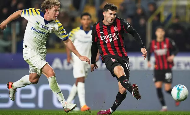 AC Milan's Christian Pulisic fights for the ball with Parma's Oliver Sorensen Jensen during the Serie A soccer match between Parma and Milan in Parma, Italy, Sunday, Nov. 8, 2025. (Massimo Paolone/LaPresse via AP)