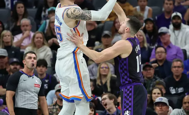 Oklahoma City Thunder center Isaiah Hartenstein, left, makes a hook shot over Sacramento Kings forward Drew Eubanks, right, during the first half of an NBA Cup basketball game Friday, Nov. 7, 2025, in Sacramento, Calif. (AP Photo/Sara Nevis)
