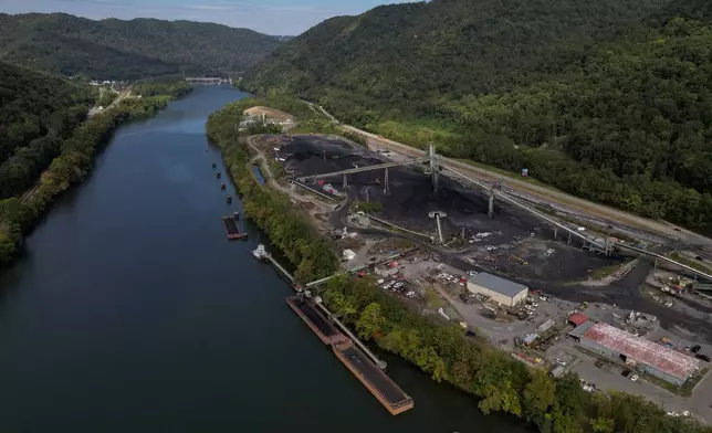 Mammoth Coal Processing Plant sits along the Kanawha River, Sept. 17, 2025, in London, W.Va. (AP Photo/Carolyn Kaster)