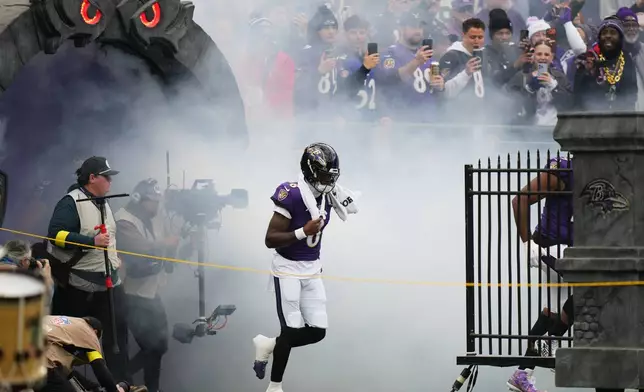 Baltimore Ravens quarterback Lamar Jackson runs onto the field before an NFL football game against the New York Jets, Sunday, Nov. 23, 2025, in Baltimore. (AP Photo/Stephanie Scarbrough)