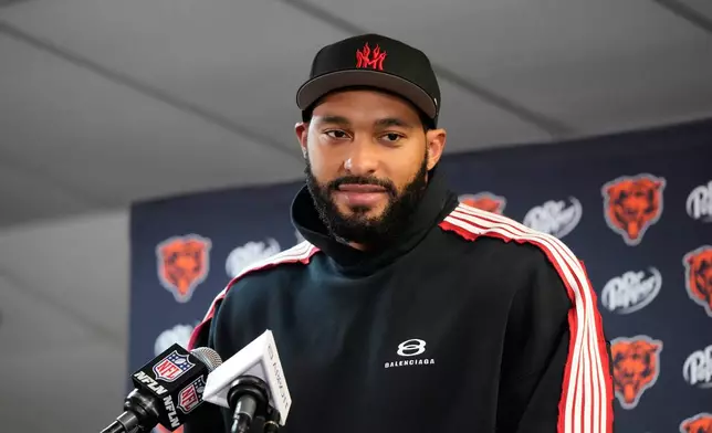 Chicago Bears defensive end Montez Sweat meets with reporters following an NFL football game against the Pittsburgh Steelers, Sunday, Nov. 23, 2025, in Chicago. (AP Photo/Nam Huh )