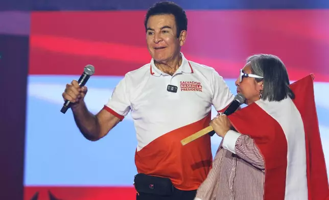 Salvador Nasralla, the Liberal Party's presidential candidate, holds his campaign's closing event in San Pedro Sula, Honduras, Sunday, Nov. 23, 2025. (AP Photo/Delmer Martinez)