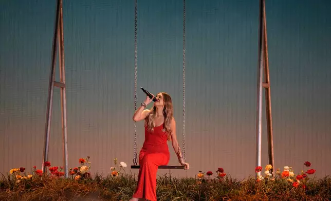 Kelsea Ballerini performs "I Sit In Parks" during the 59th Annual Country Music Association Awards on Wednesday, Nov. 19, 2025, at Bridgestone Arena in Nashville, Tenn. (AP Photo/George Walker IV)