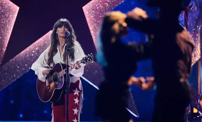 Ella Langley performs "Choosin' Texas" during the 59th Annual Country Music Association Awards on Wednesday, Nov. 19, 2025, at Bridgestone Arena in Nashville, Tenn. (AP Photo/George Walker IV)