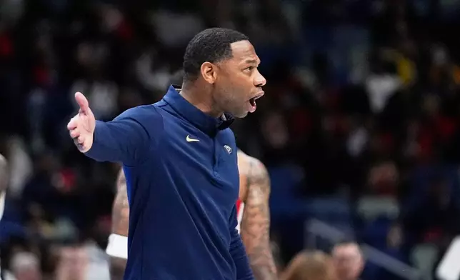 New Orleans Pelicans head coach Willie Green reacts to an official in the second half of an NBA Cup basketball game against the Los Angeles Lakers, Friday, Nov. 14, 2025, in New Orleans. (AP Photo/Gerald Herbert)