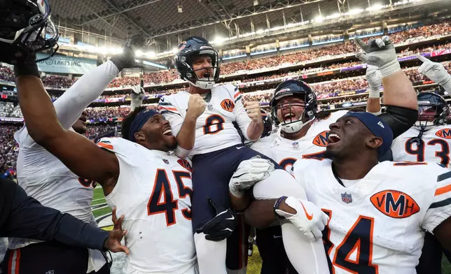 Chicago Bears place kicker Cairo Santos (8) celebrates after kicking the game-winning field goal against the Minnesota Vikings in an NFL football game, Sunday, Nov. 16, 2025, in Minneapolis. (AP Photo/Matt Krohn)