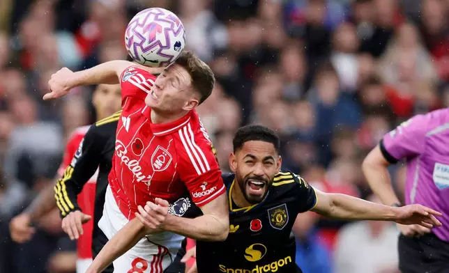 Nottingham Forest's Elliot Anderson, left, and Manchester United's Matheus Cunha in action during the English Premier League match between Nottingham Forest and Manchester United in Nottingham, England, Saturday Nov. 1, 2025. (Richard Sellers/PA via AP)