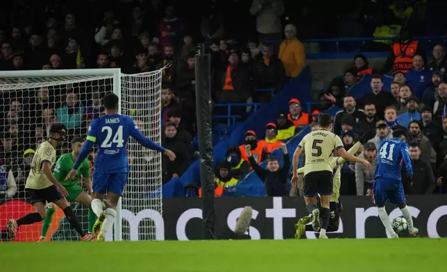 Chelsea's Estevao, right, scores his side's second goal during the Champions League opening phase soccer match between Chelsea and Barcelona in London, Tuesday, Nov. 25, 2025. (AP Photo/Kin Cheung)