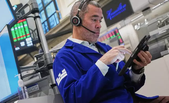 Options trader Justin Kanda works on the floor of the New York Stock Exchange, Tuesday, Nov. 18, 2025. (AP Photo/Richard Drew)