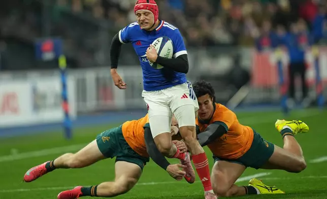 France's Louis Bielle-Biarrey, center, runs with the ball during the rugby union Nations Series match between France and Australia in Saint-Denis, outside Paris, Saturday, Nov. 22, 2025. (AP Photo/Christophe Ena)