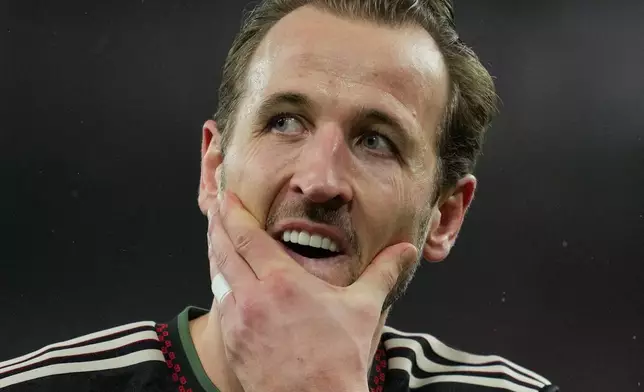 Bayern's Harry Kane reacts after the Champions League opening phase soccer match between Arsenal and Bayern Munich in London, Wednesday, Nov. 26, 2025. (AP Photo/Kin Cheung)
