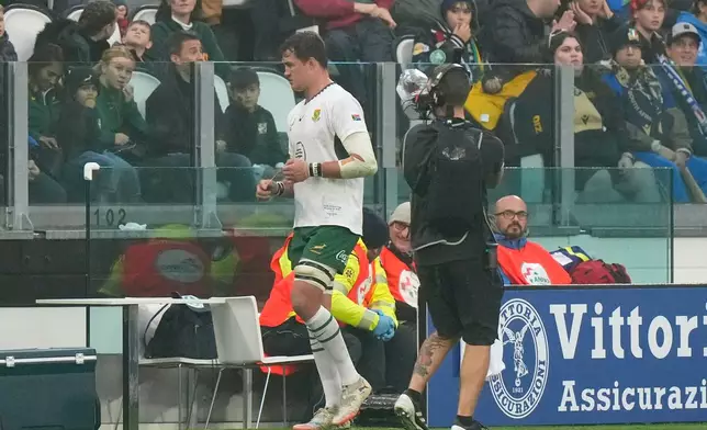 South Africa's Franco Mostert leaves the pitch after getting a red card during the rugby union Nations Series match between Italy and South Africa, in Turin, Italy, Saturday, Nov. 15, 2025. (AP Photo/Luca Bruno)