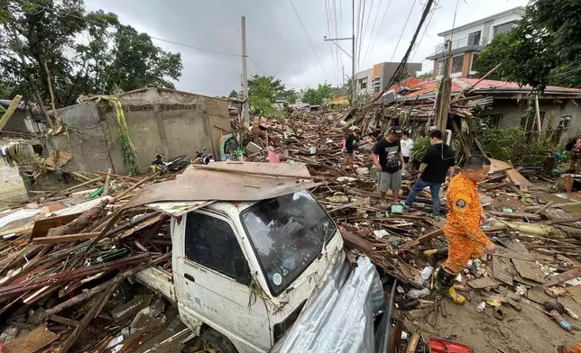 Aftermath of flooding caused by Typhoon Kalmaegi in Cebu city, central Philippines, Tuesday, Nov. 4, 2025. (AP Photo/Jacqueline Hernandez)