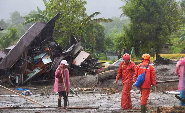 Rescuers search for victims at a village hit by a flood in Malalak, West Sumatra, Indonesia, Friday, Nov. 28, 2025. (AP Photo/Nazar Chaniago)