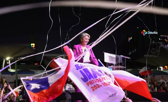 Presidential candidate Jeannette Jara of the Unidad por Chile coalition leads a campaign rally ahead of general elections, in Santiago, Chile, Tuesday, Nov. 11, 2025. (AP Photo/Luis Hidalgo)