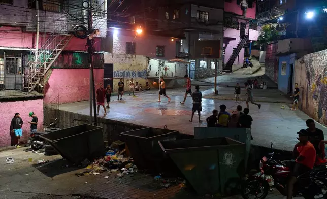 People play basketball in the neighborhood of Catia in Caracas, Venezuela, Sunday, Nov. 9, 2025. (AP Photo/Ariana Cubillos)
