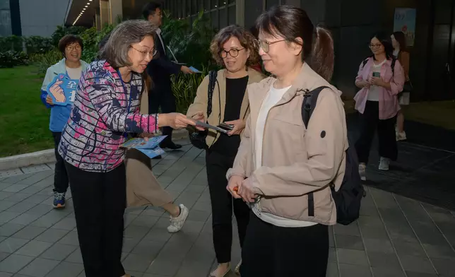 CSB and staff union representatives call on civil servants to cast their votes  Source: HKSAR Government Press Releases