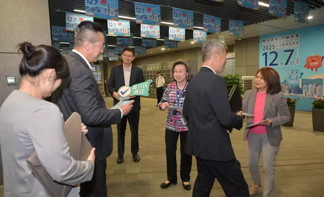 CSB and staff union representatives call on civil servants to cast their votes  Source: HKSAR Government Press Releases