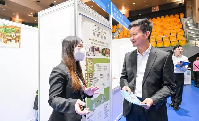 Commissioner for Labour visits job fair for elderly and middle-aged persons  Source: HKSAR Government Press Releases