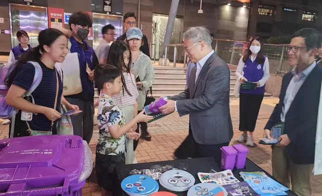 DEP inspects operation of food waste recycling truck and calls on public to cast votes in Legislative Council General Election  Source: HKSAR Government Press Releases