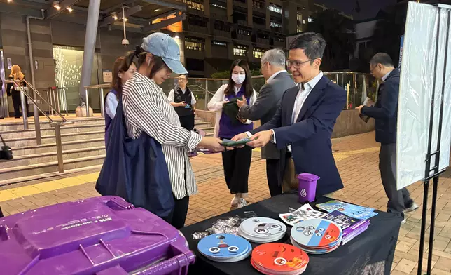 DEP inspects operation of food waste recycling truck and calls on public to cast votes in Legislative Council General Election  Source: HKSAR Government Press Releases