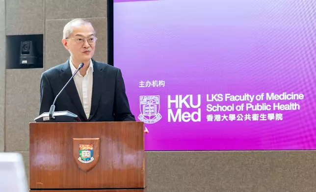 Professor Lo Chung-mau, Secretary for Health of the Government of the HKSAR, officiated at the opening ceremony of the programme and delivered the welcome remarks
