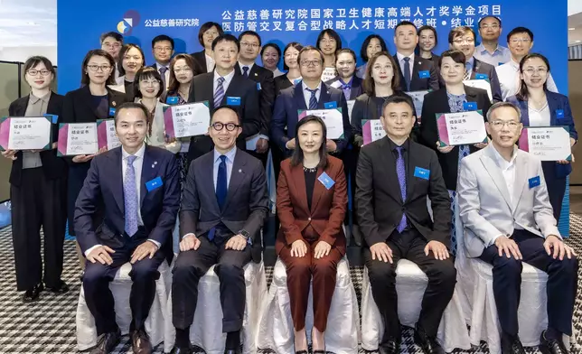 A certificate presentation ceremony was held at The Hong Kong Jockey Club. VIPs in the front row (from left) are Mr Dylan Lu, Chief Mainland Representative of the Institute of Philanthropy; Dr Gabriel Leung, Director of the Institute of Philanthropy; Ms Li Wei, Deputy Director-General of the Office of Hong Kong, Macao and Taiwan of the National Health Commission (NHC); Mr Fang Jianning, Deputy Director-General (Acting Chief) of the Health Human Resources Development Center of the NHC; and Professor Lau Chak-sing, Vice-President and Pro-Vice-Chancellor (Health) and Dean of Medicine, HKU. Standing are the 24 participants in the inaugural training programme