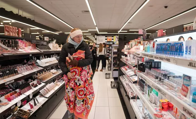 Shoppers browse through Kohl's department store for Black Friday deals, Friday, Nov. 28, 2025, in Woodstock, Ga. (AP Photo/Megan Varner)
