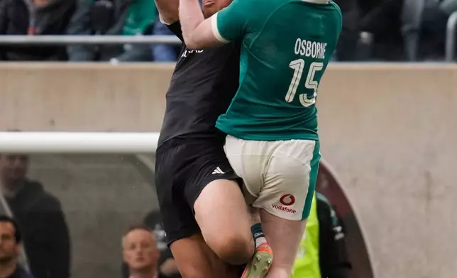 New Zealand's Caleb Clarke, left, and Ireland's Jamie Osborne compete for the ball during the rugby international between the All Blacks and Ireland in Chicago, Saturday, Nov. 1, 2025. (AP Photo/Erin Hooley)
